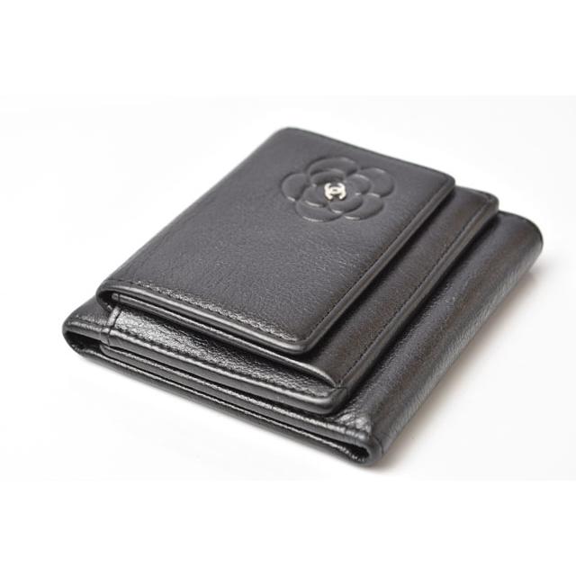 国内正規品　シャネル財布　マトラッセ　カメリア　ラムスキン折り財布　バイカラー CHANEL（シャネル） ミニ財布 ミディアムジップウォレット カメリア