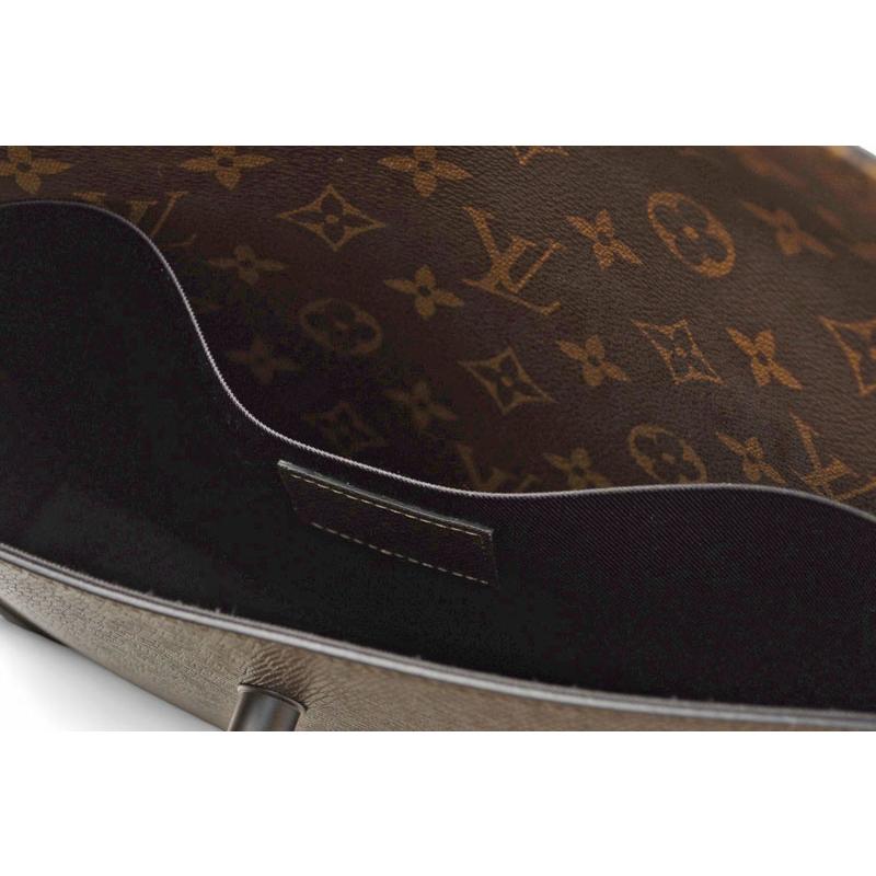 ルイヴィトン セカンドバッグ/クラッチバッグ LOUIS VUITTON バッグ/ポシェット スティーマー モノグラム/タイガ カーキ M30583【中古】 LOUIS VUITTON（ルイ・ヴィトン） セカンドバッグ/クラッチバッグ