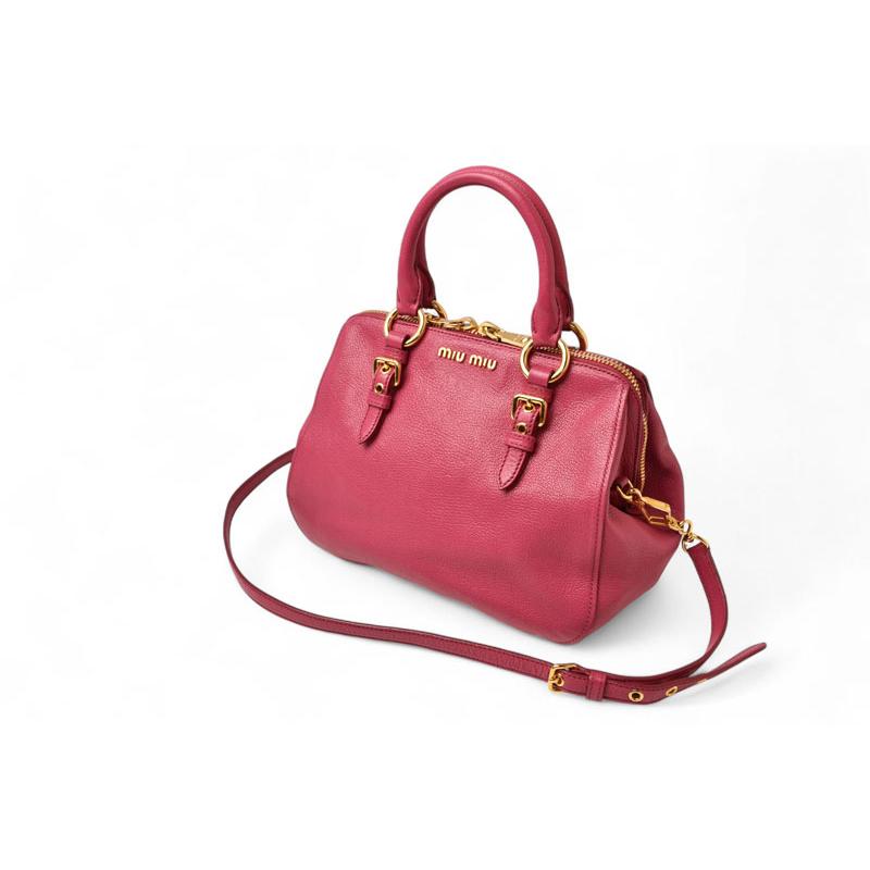 希少　ミュウミュウ　マドラス　ショルダーバッグ　ロゴ　チャーム　レザー　ブラック 希少 ミュウミュウ マドラス ショルダーバッグ ロゴ チャーム レザー