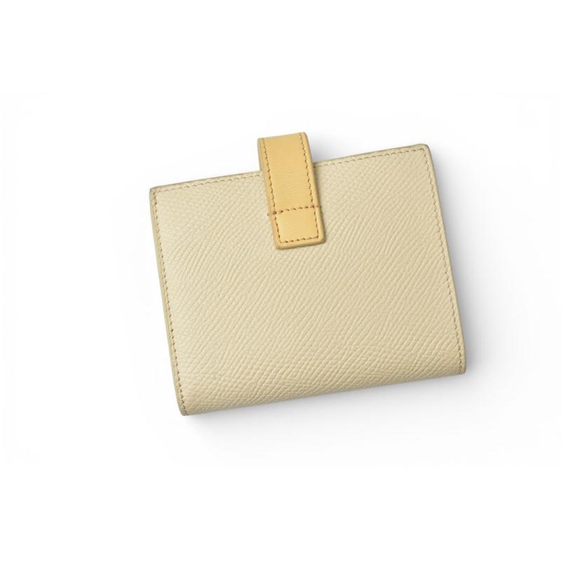 美品　セリーヌ　スモールストラップウォレット　二つ折り財布　レザー　バイカラー 今日は一粒万倍日】開運日に注目したい！セリーヌの洗練されたバイ