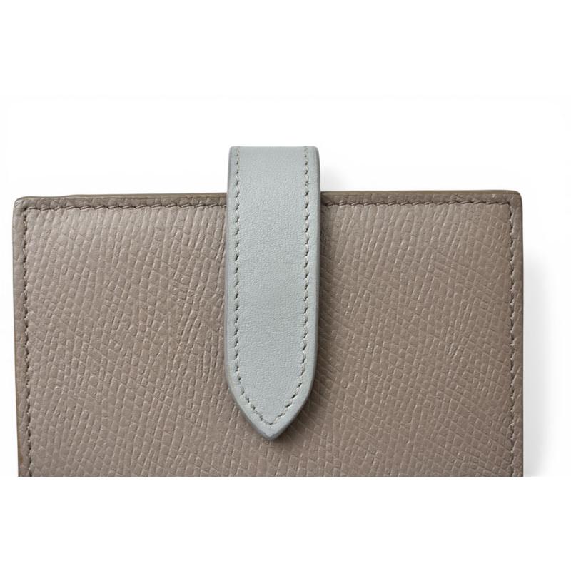 CELINE　２つ折り財布　バイカラー　コンパクトウォレット　セリーヌ　ブルー セリーヌ】春を先取る新作メンズ小物5選。バイカラーのコンパクト財布