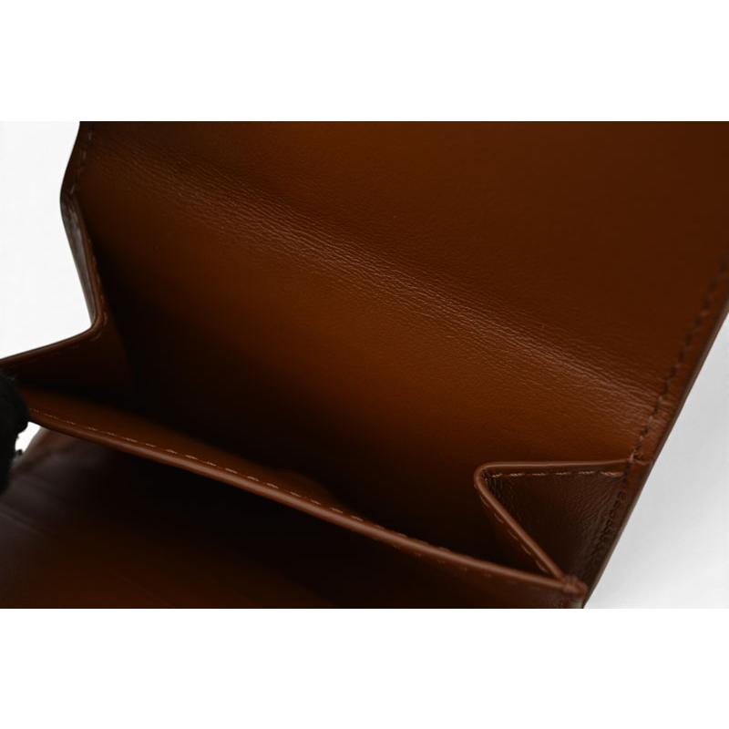 CELINE トリオンフ 2つ折り財布 ブラウン CELINE（セリーヌ） 財布/二つ折 ミニ財布 トリオンフ ストラップ