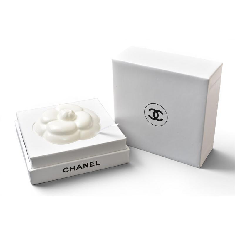 CHANEL カメリアフローラルデザイン小物入れ3個セット　箱付き　未使用品 CHANEL（シャネル） 未使用 ノベルティ インテリア小物 セラミック