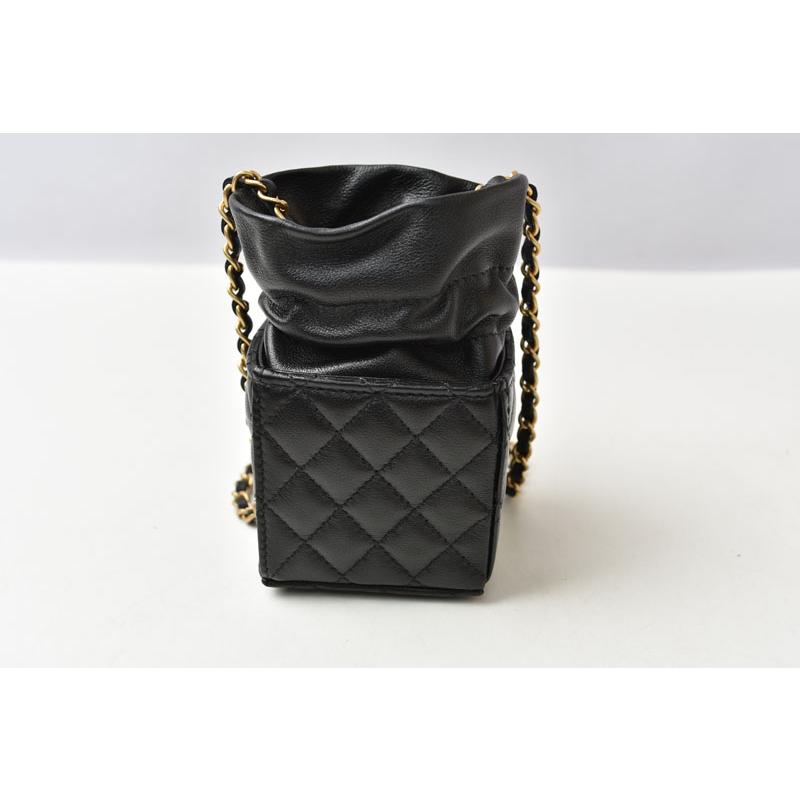 CHANEL（シャネル） チェーンショルダーバッグ ミニキューブ
