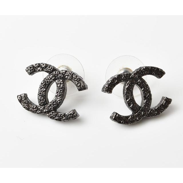シャネル ピアス CHANEL CCロゴ ココマーク カメリア ガンメタリック 
