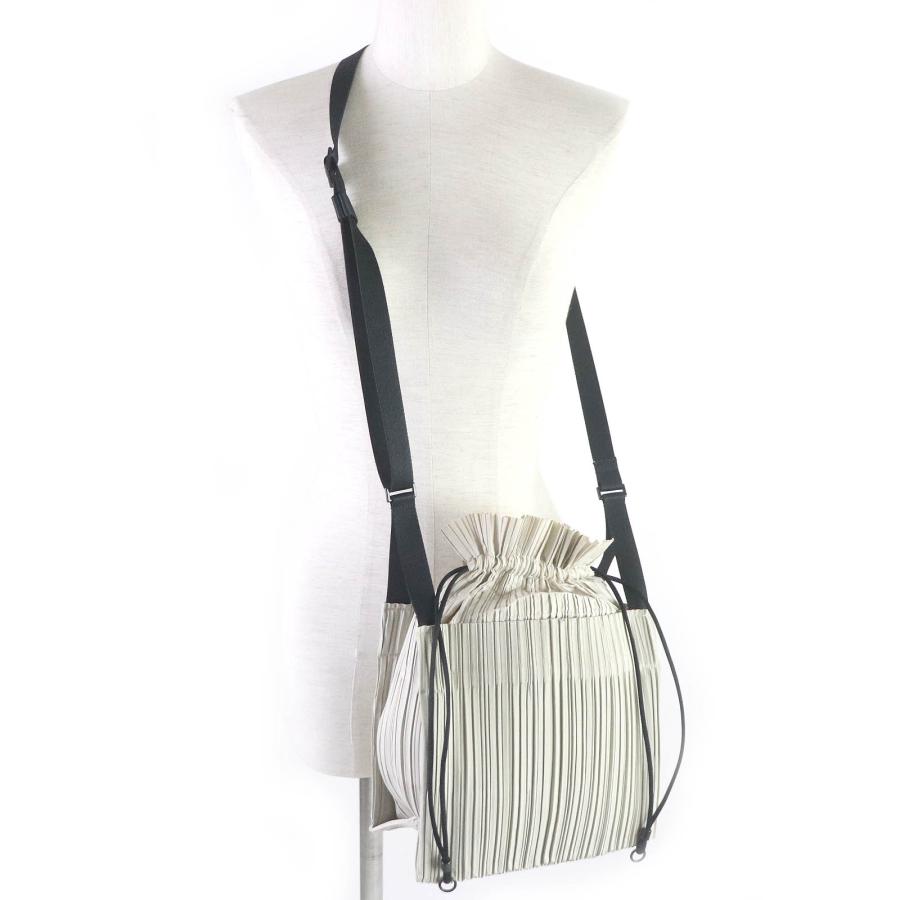 極美品 イッセイミヤケ PLEATS PLEASE 巾着リュック - リュック 