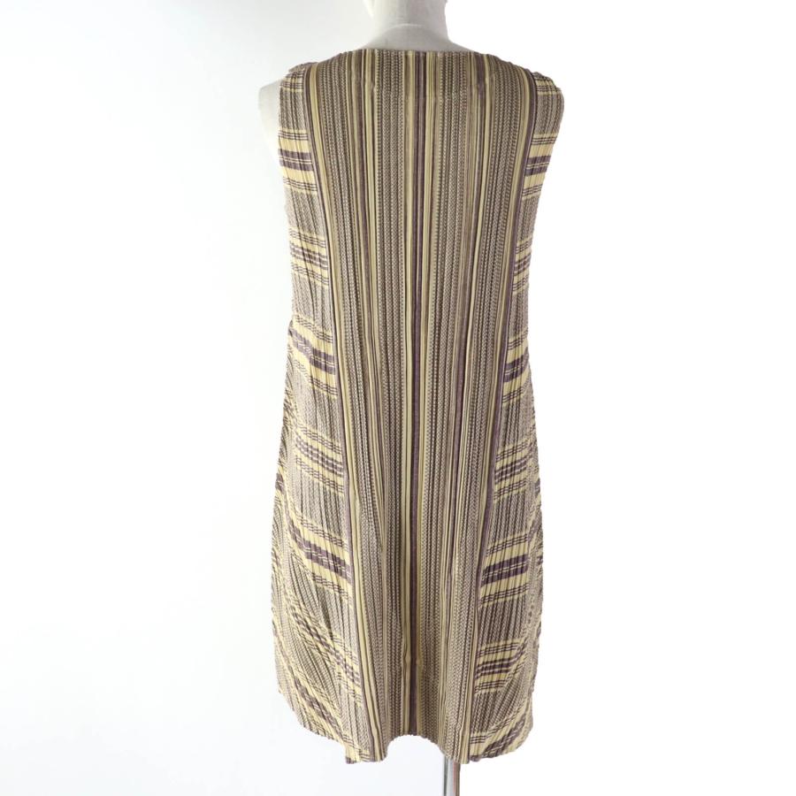 【美品】ISSEY MIYAKE me プリーツティアードノースリーブチュニック 美品】ISSEY MIYAKE me プリーツティアードノースリーブチュニック