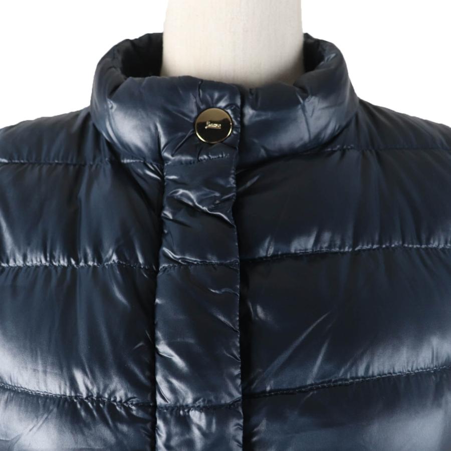 HERNO（ヘルノ） 美品☆Herno PI0483D ロゴ金具 ZIP UP 軽量 ライト