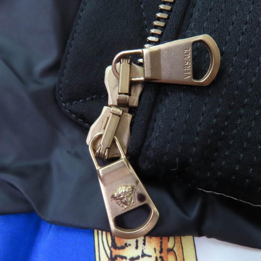 未使用品☆VERSACE ヴェルサーチ A80273 バロックプリント メデューサボタン ダウンジャケット マルチ 36 イタリア製 正規品 レディースの画像
