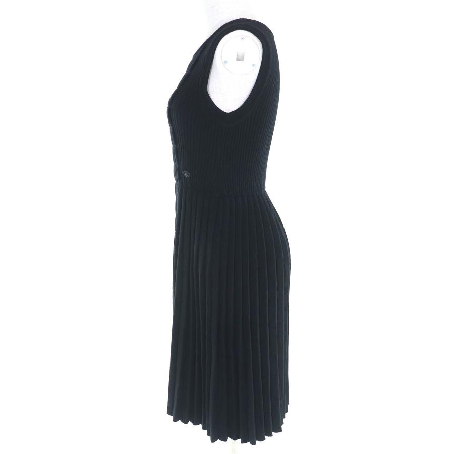 美品△CHANEL シャネル P31446 07A ウール100％ ココマーク金具 ノースリーブ ニット ワンピース ブラック 34 仏製 正規品 レディースの画像