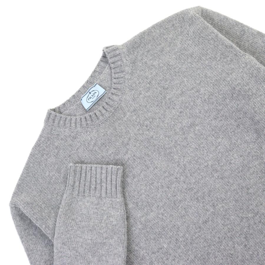 美品○PRADA プラダ 2021年製 P24M2A バージンウール カシミヤ ロゴ刺繍 クルーネック ニット セーター グレー 42 正規品 メンズおすすめの画像