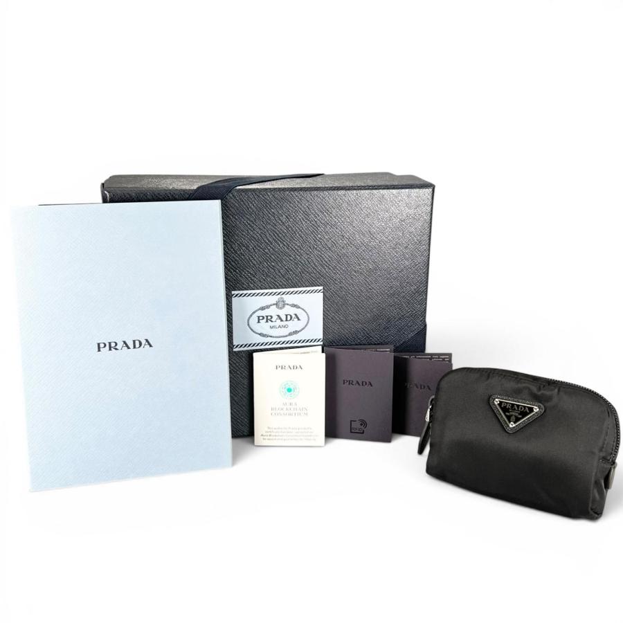 【極美品】プラダ ポーチ ナイロン 三角ロゴ ブラック 白タグ PRADA（プラダ） 極美品△PRADA Re-Nylon トライアングルロゴ コスメ