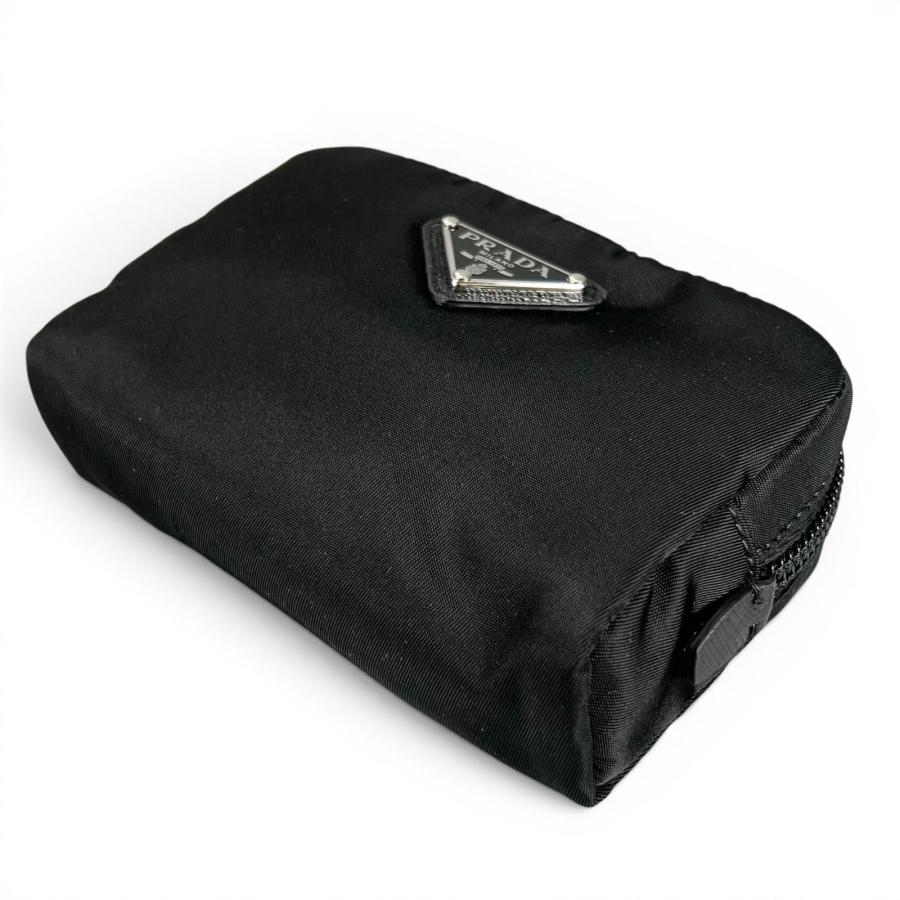 【極美品】プラダ ポーチ ナイロン 三角ロゴ ブラック 白タグ PRADA（プラダ） 極美品△PRADA Re-Nylon トライアングルロゴ コスメ