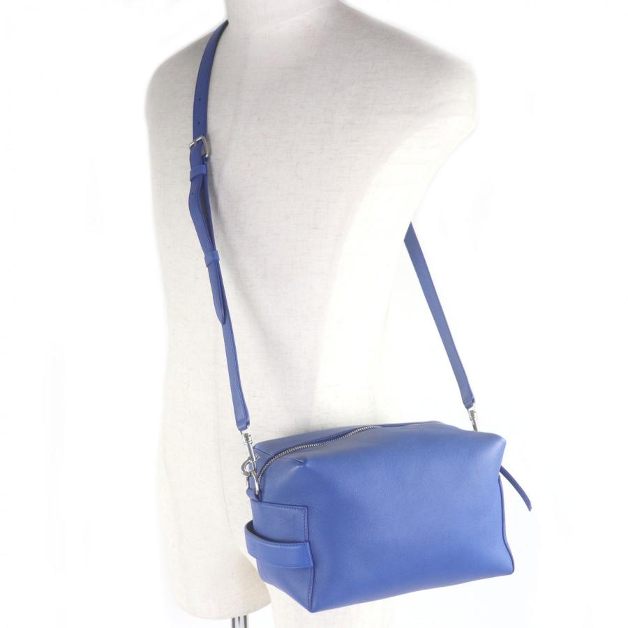 美品□CELINE セリーヌ テイクアウェイ カーフスキン トリオンフ メッセンジャーバッグ ショルダーバッグ オキシドブルー 定価286000円 定価286,000円 CELINE（セリーヌ） 美品□CELINE テイクアウェイ カーフスキン