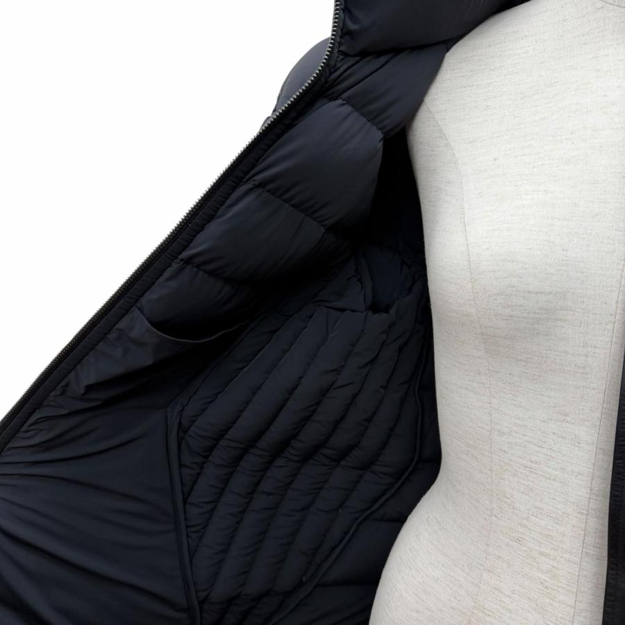 極美品★MACKAGE マッカージュ 11602609-0A FARREN フード・レザーロゴワッペン付 ZIP UP ダウンコート M 正規品 ガーメント・ハンガー付の画像
