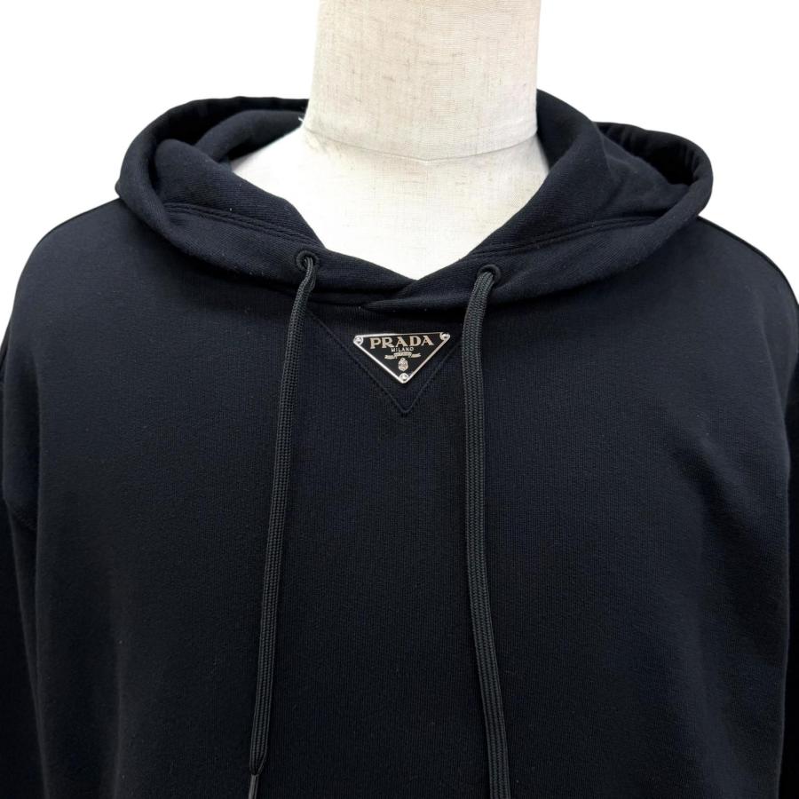 【美品】PRADA プルオーバーパーカー ブラック　UJL45B PRADA（プラダ） 美品□PRADA 2023年製 UJL45B Re-Nylon