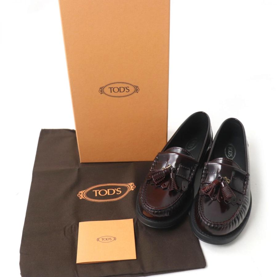 未使用品☆Tod's トッズ ロゴチャーム・タッセル付き レザー 未使用品☆Tod's トッズ ロゴチャーム・タッセル付き レザー