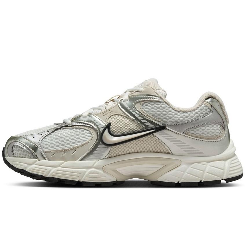 週末限定価格⭐︎NIKE ウィメンズV5 RNR HQ7901-104 24.5㌢ NIKE（ナイキ） 女性 レディース シューズ W V5 RNR ウィメンズ HQ7901