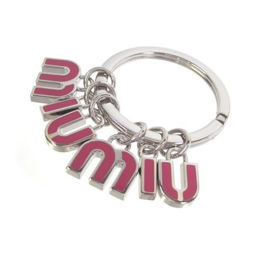 ミュウミュウmiu miu キーホルダー 新作/MIUMIU ロゴチャーム キーリング 5AP579 METAL+SMALTO PEONIA｜brand