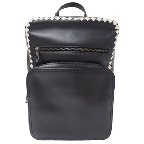 【良品】ボッテガヴェネタ イントレチャート ブラック オールレザーリュック イントレチャート バックパック で ブラック | ボッテガ・ヴェネタ JP