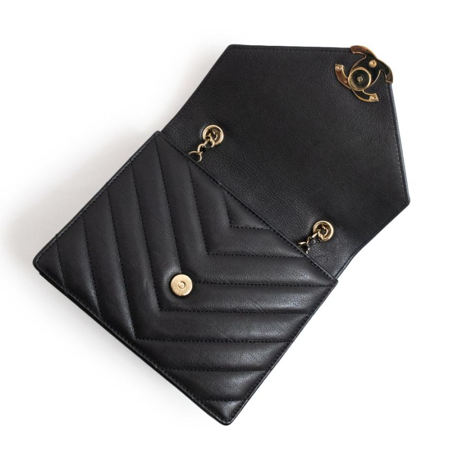 CHANEL (美品)シャネル シェブロン Vステッチ ココマーク CHANEL (美品)シャネル シェブロン Vステッチ ココマーク