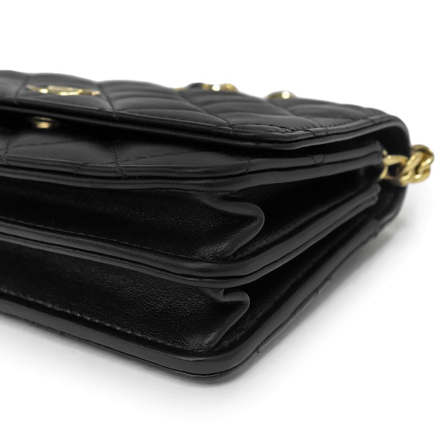 CHANEL (未使用 展示品)シャネル マトラッセ クラッチ CHANEL (未使用 展示品)シャネル マトラッセ クラッチ