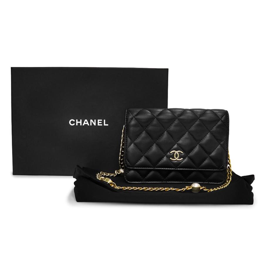 CHANEL (未使用 展示品)シャネル マトラッセ クラッチ CHANEL (未使用 展示品)シャネル マトラッセ クラッチ