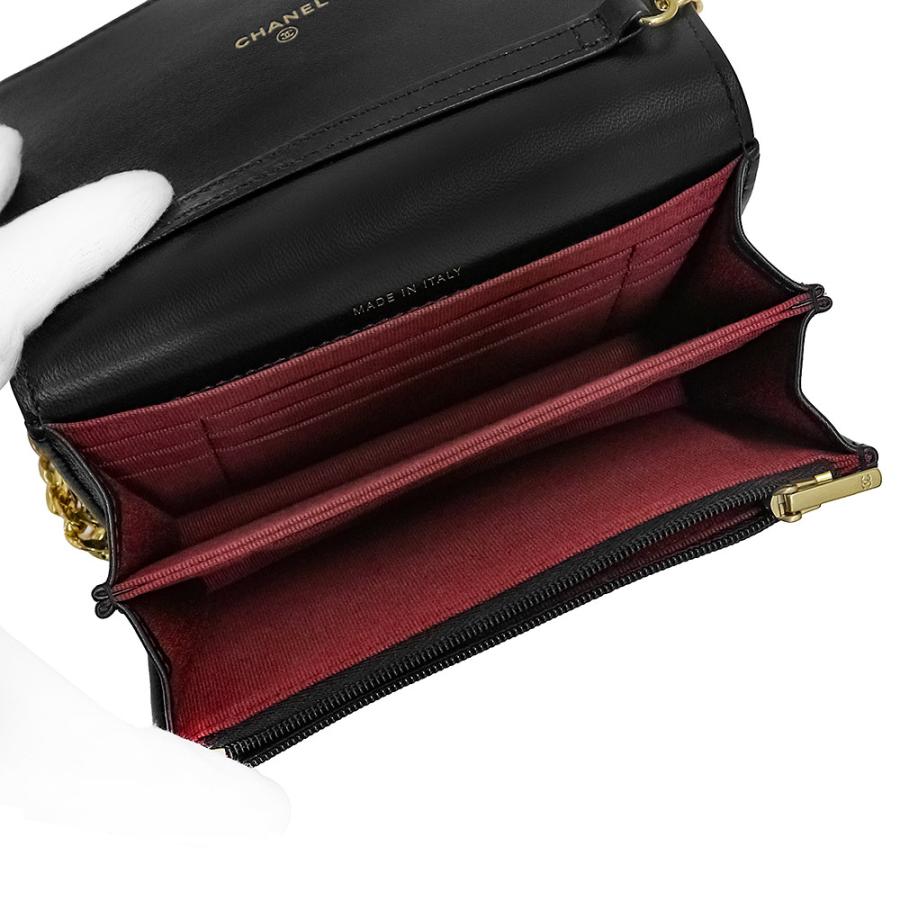 CHANEL (未使用 展示品)シャネル マトラッセ クラッチ CHANEL (未使用 展示品)シャネル マトラッセ クラッチ