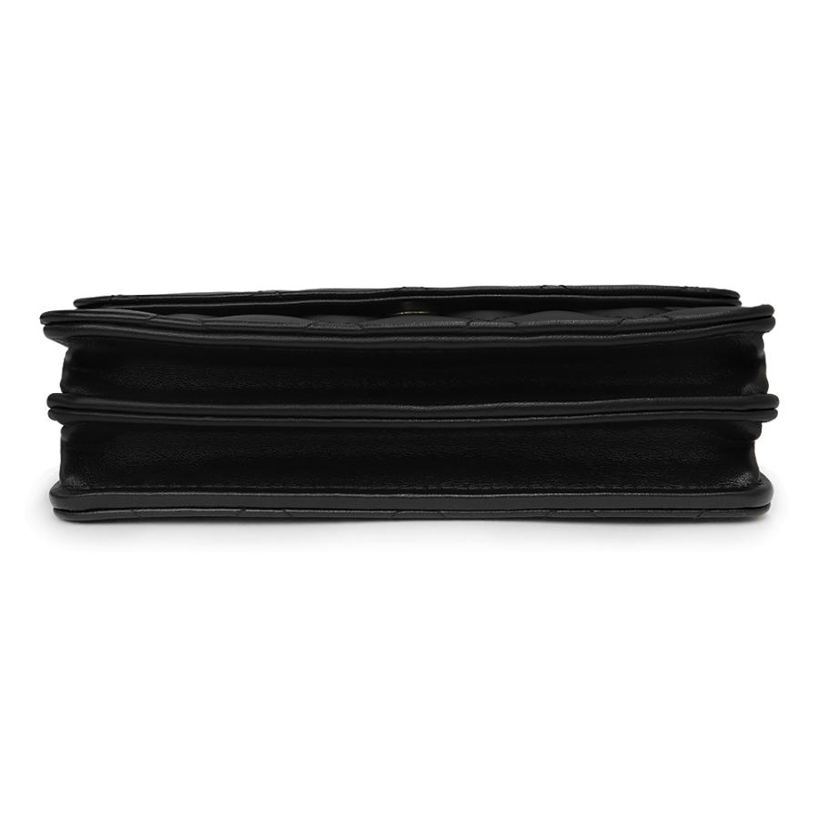 CHANEL (未使用 展示品)シャネル マトラッセ クラッチ CHANEL (未使用 展示品)シャネル マトラッセ クラッチ