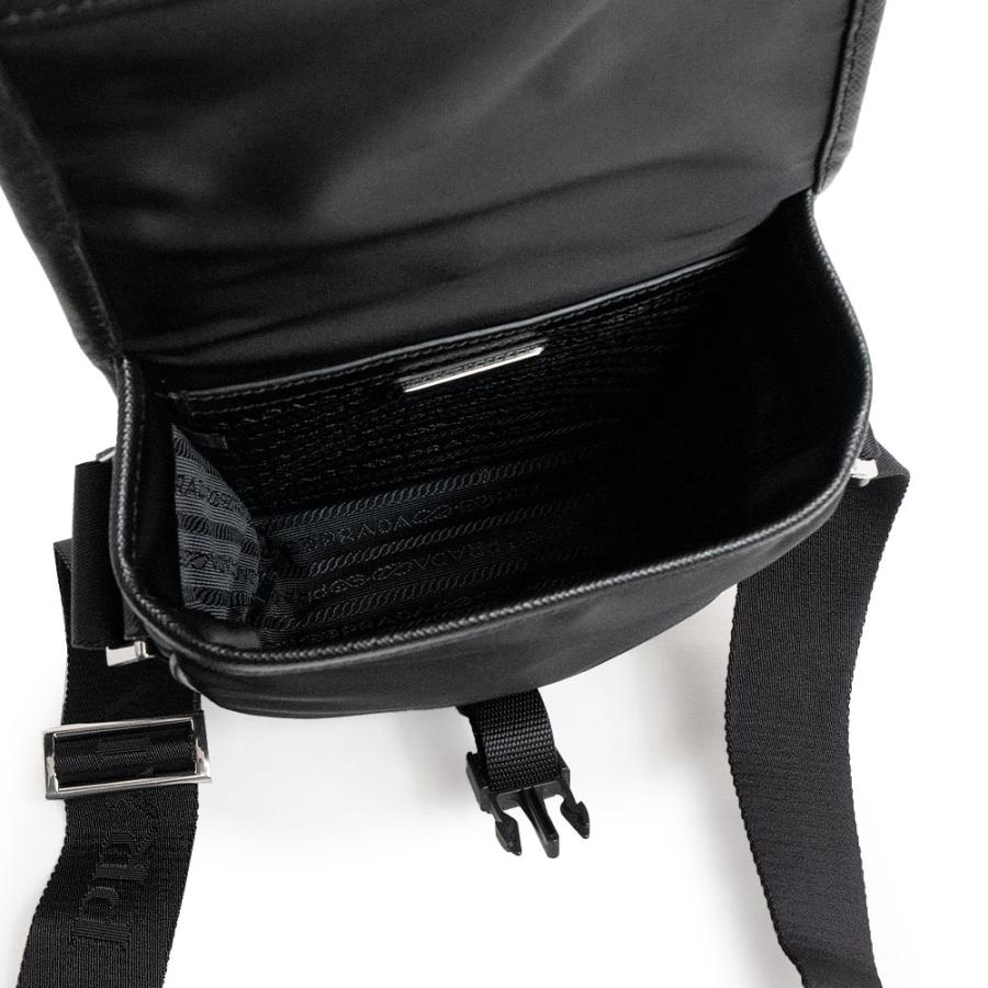 PRADA (未使用 展示品)プラダ 三角ロゴ ショルダーバッグ 斜め PRADA (未使用 展示品)プラダ 三角ロゴ ショルダーバッグ 斜め