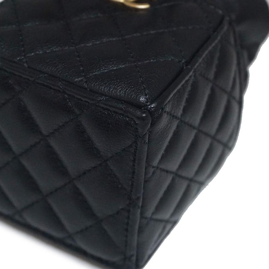 CHANEL (新品・未使用品)シャネル マトラッセ キューブ CHANEL (新品・未使用品)シャネル マトラッセ キューブ