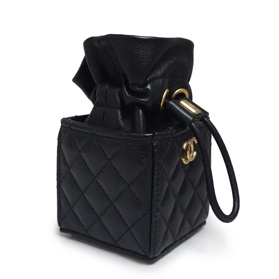 CHANEL (新品・未使用品)シャネル マトラッセ キューブ CHANEL (新品・未使用品)シャネル マトラッセ キューブ