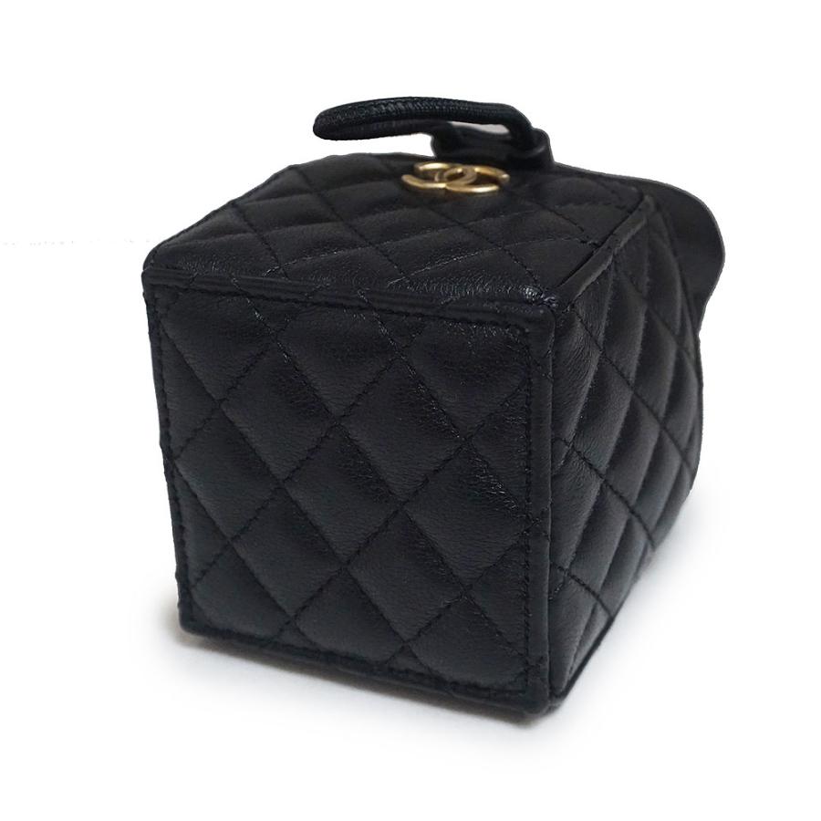 CHANEL (新品・未使用品)シャネル マトラッセ キューブ CHANEL (新品・未使用品)シャネル マトラッセ キューブ