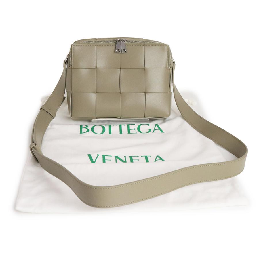 ボッテガヴェネタ　マキシイントレチャート　カセット ショルダーバッグ　カーキ BOTTEGA VENETA（ボッテガ・ヴェネタ） （未使用 展示品）ボッテガ