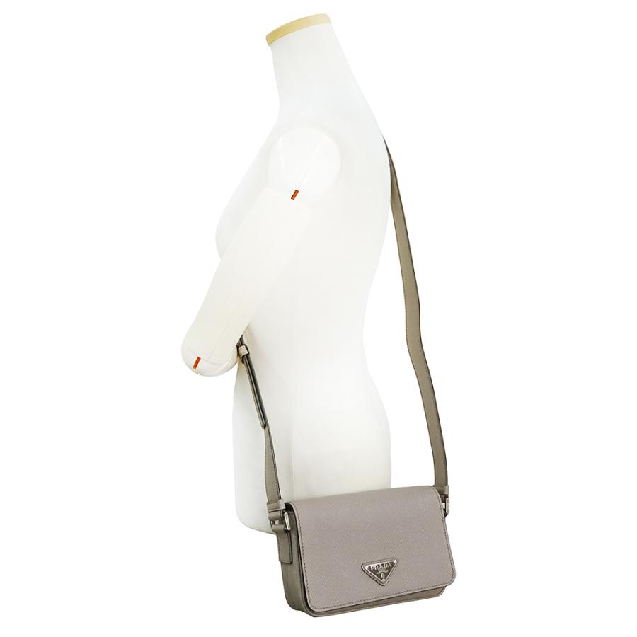 PRADA (未使用 展示品)プラダ 三角ロゴ ショルダーバッグ 斜め PRADA (未使用 展示品)プラダ 三角ロゴ ショルダーバッグ 斜め