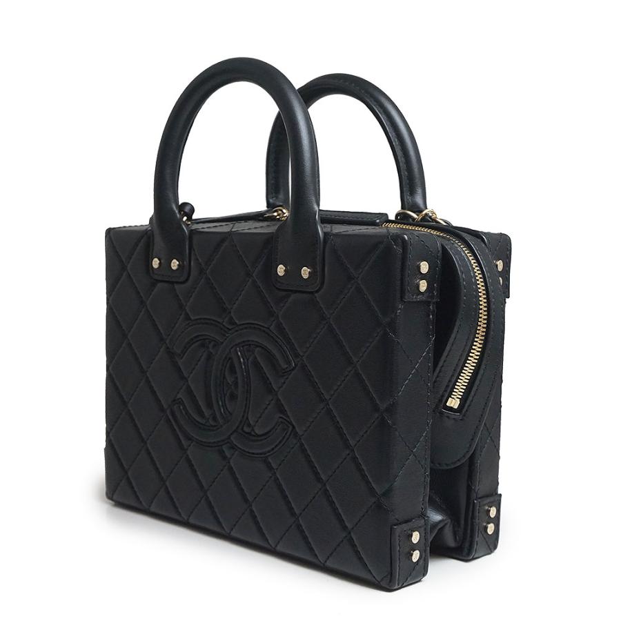 CHANEL (未使用 展示品)シャネル マトラッセ ココマーク CHANEL (未使用 展示品)シャネル マトラッセ ココマーク