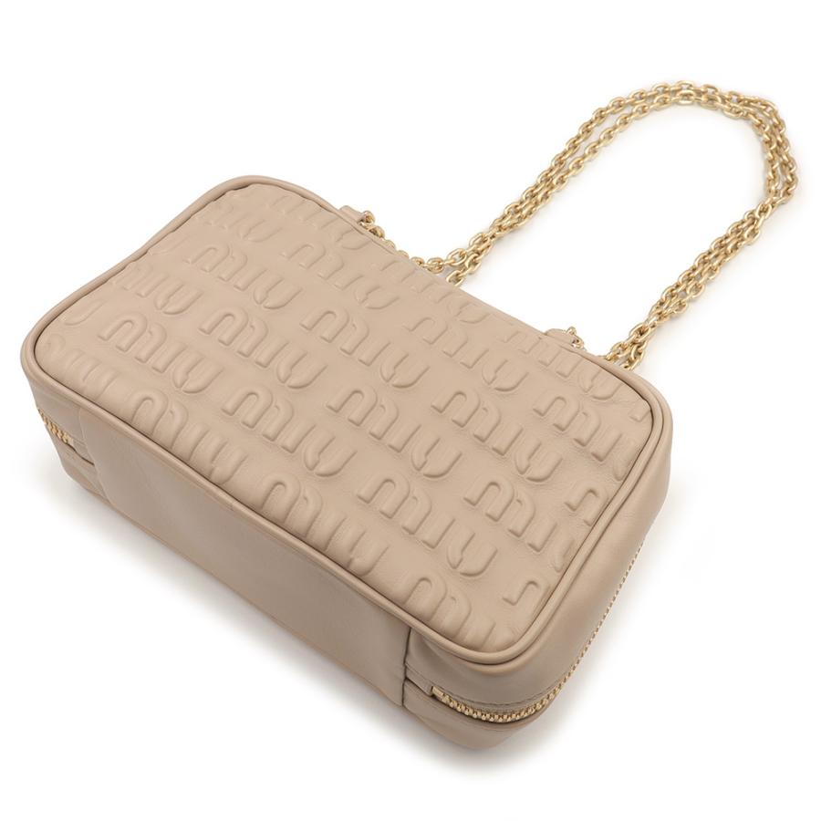 ミュウミュウ エンボス ロゴ チェーン ショルダーバッグ レザー ベージュ ゴールド金具 5BB114 miu miu（未使用　展示品） miu miu（ミュウミュウ） （未使用 展示品）ミュウミュウ エンボス