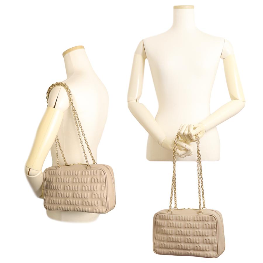ミュウミュウ エンボス ロゴ チェーン ショルダーバッグ レザー ベージュ ゴールド金具 5BB114 miu miu（未使用　展示品） miu miu（ミュウミュウ） （未使用 展示品）ミュウミュウ エンボス