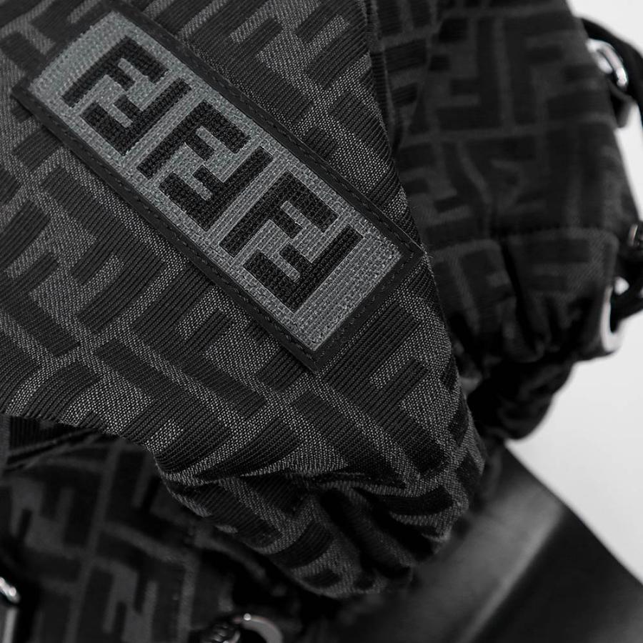 FENDI（フェンディ） （美品）FENDI 7VZ070 ストライク ミディアム 