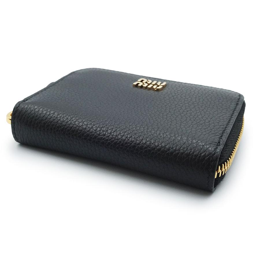 美品✨️ 現行 ミュウミュウ 折り財布 ヴィッテロダイノ ロゴ金具 レザー 黒 miu miu（ミュウミュウ） （新品・未使用品）miu miu 5MM268