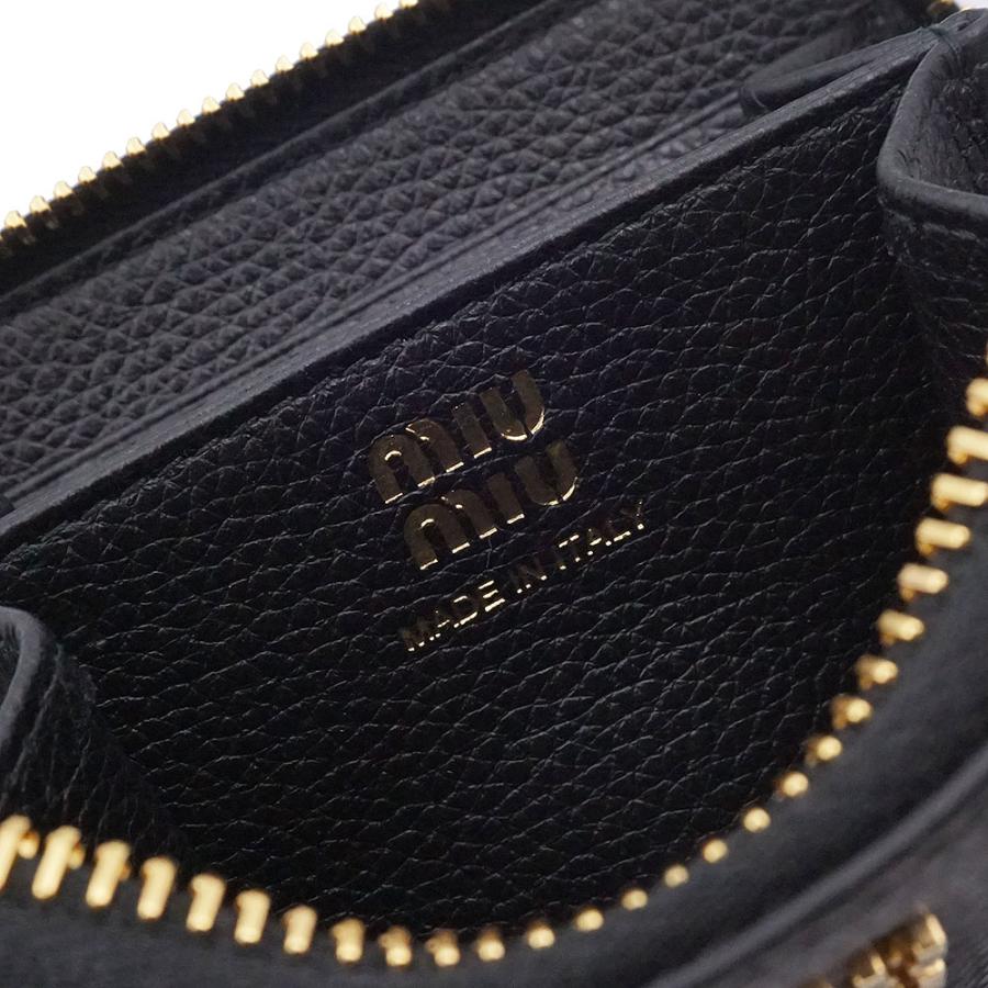 美品✨️ 現行 ミュウミュウ 折り財布 ヴィッテロダイノ ロゴ金具 レザー 黒 miu miu（ミュウミュウ） （新品・未使用品）miu miu 5MM268