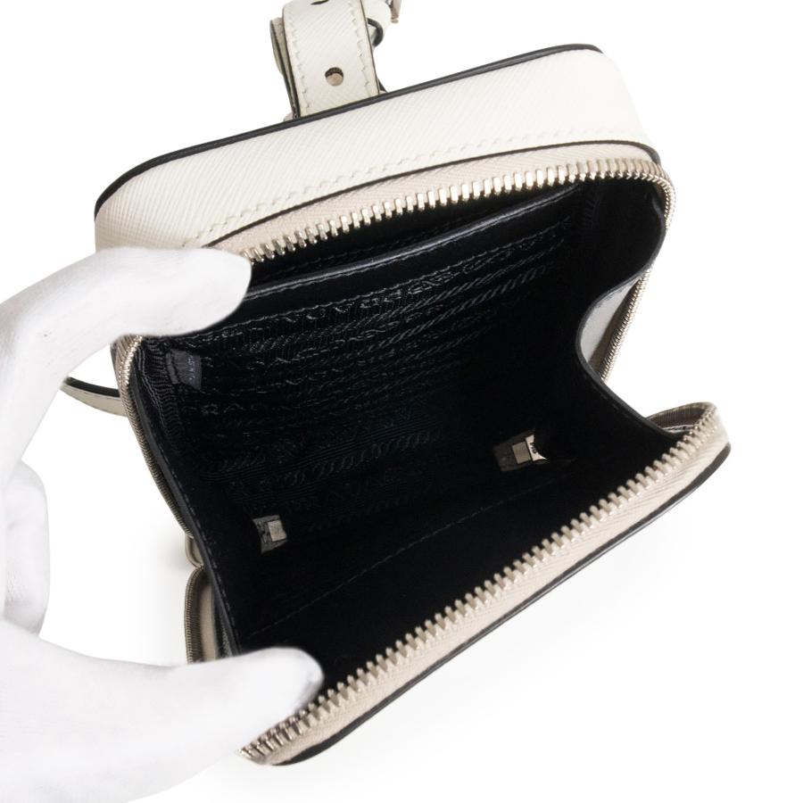 PRADA（プラダ） （未使用 展示品）PRADA 2VZ039 トライアングルロゴ