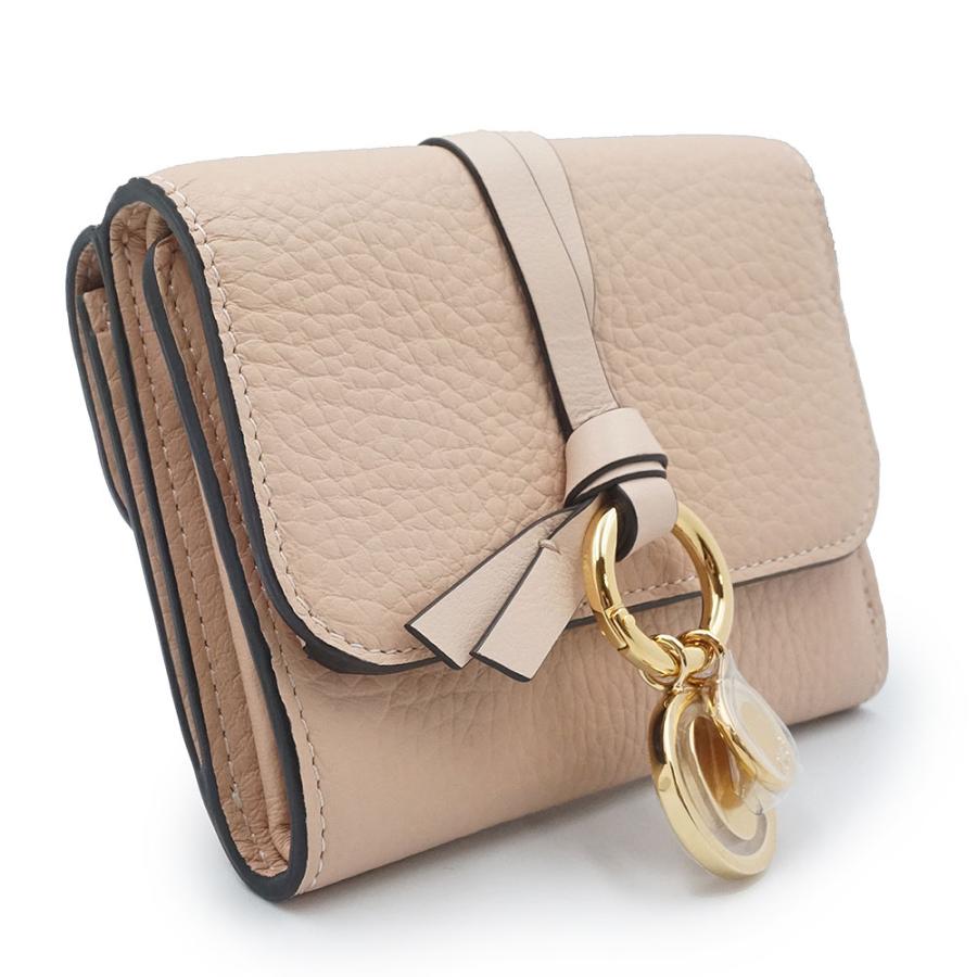 （新品・未使用品）Chloe クロエ CHC17AP945 アルファベット alphabet Cチャーム スモール トリフォールドウォレット カーフスキン ピンクベージュ 三つ折り財布の画像