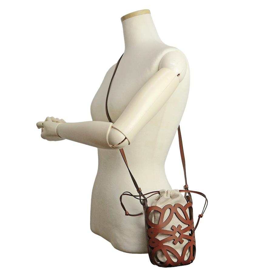LOEWE（ロエベ） （美品）LOEWE C922Y62X07 アナグラム カットアウト