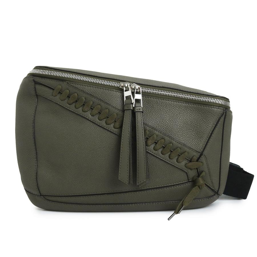 LOEWE（ロエベ） （美品）LOEWE 306.50.T57 パズル スリング