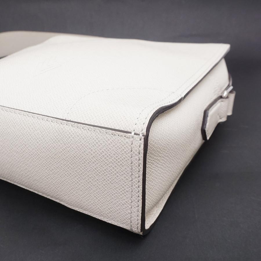 新品・未使用品)ルイ ヴィトン LOUIS VUITTON タイガ ニコライ メッセンジャー PM ショルダーバッグ 斜め掛け ジーヴル グレー M31066 箱付 :200093314018:ブランドシティ 通販 ルイヴィトン ニコライ ショルダーバッグ