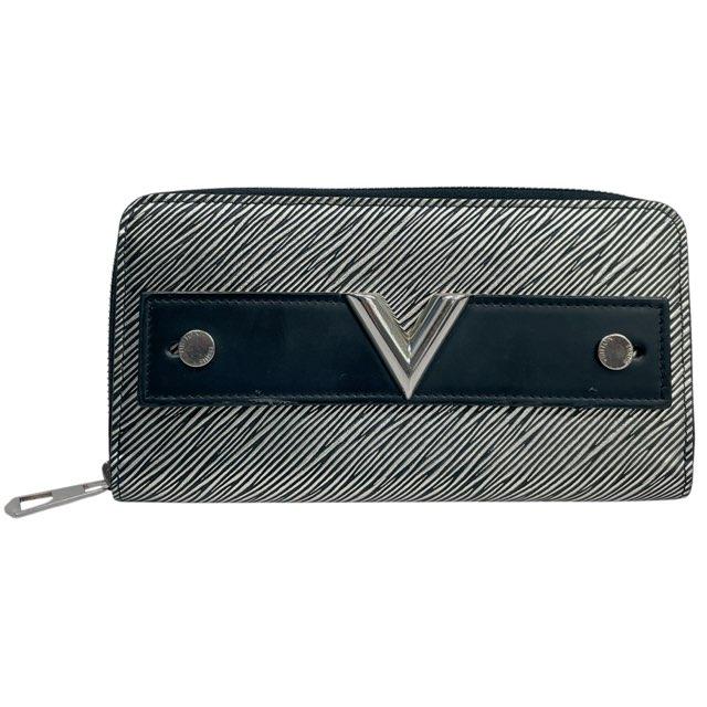 LOUIS VUITTON（ルイ・ヴィトン） 長財布 エッセンシャルV ジッピー