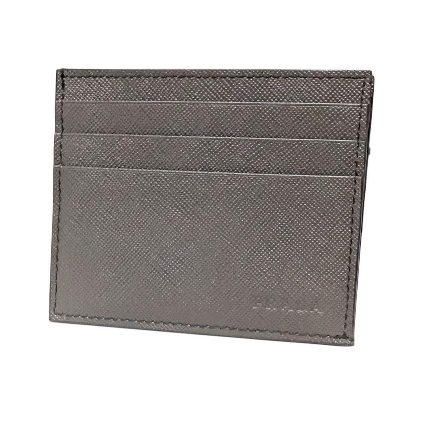 新品同様 プラダ カードケース 名刺入れ 型押し サフィアーノ レザー 2M1223 PRADA ロゴ刻印 レザー グレー系 GRAFITE メンズ レディース PRADA（プラダ） 新品同様 カードケース 名刺入れ 型押し サフィアーノ