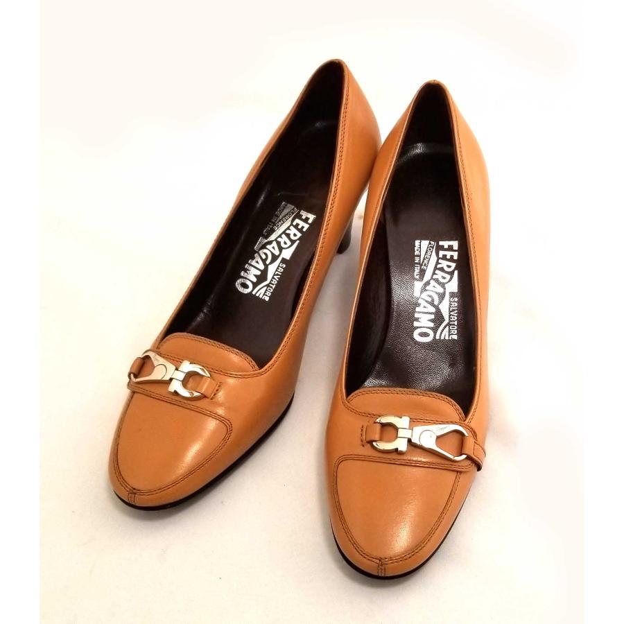 新品同様 フェラガモ ガンチーニ パンプス ブラウン 5 D 22.5cm 靴