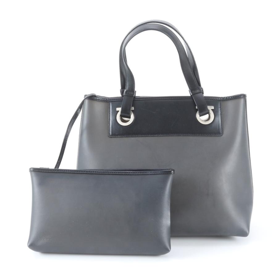 美品 サルヴァトーレフェラガモ ガンチーニ PVC ポーチ 付 